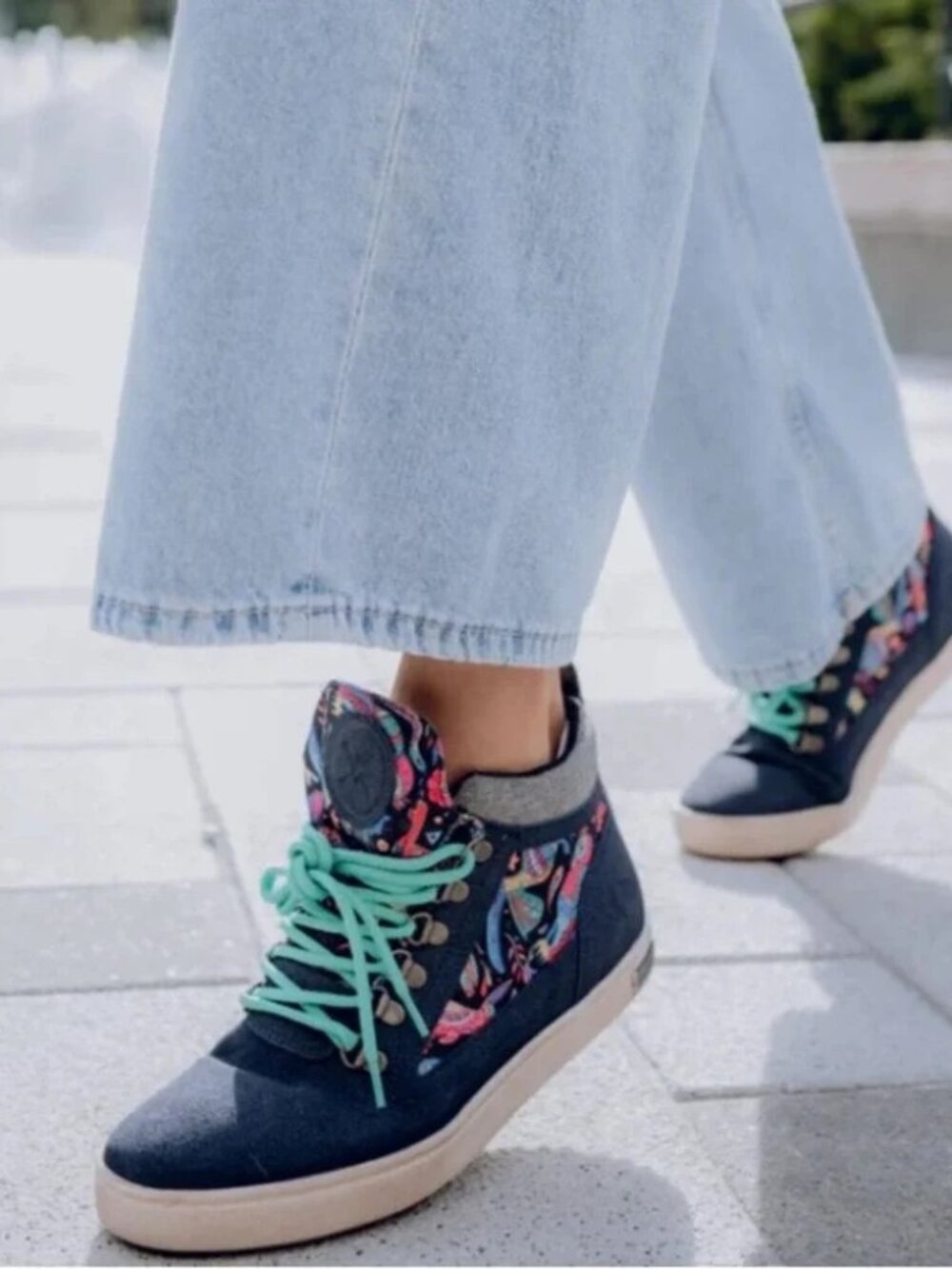NEW INKKAS Zocalo Vegan Camping Boots Floral Bird Design Boho Skater SZ 7